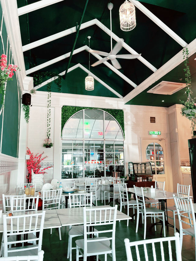   Portico Restaurant & Bar – Elegant All-Day Dining Experience 