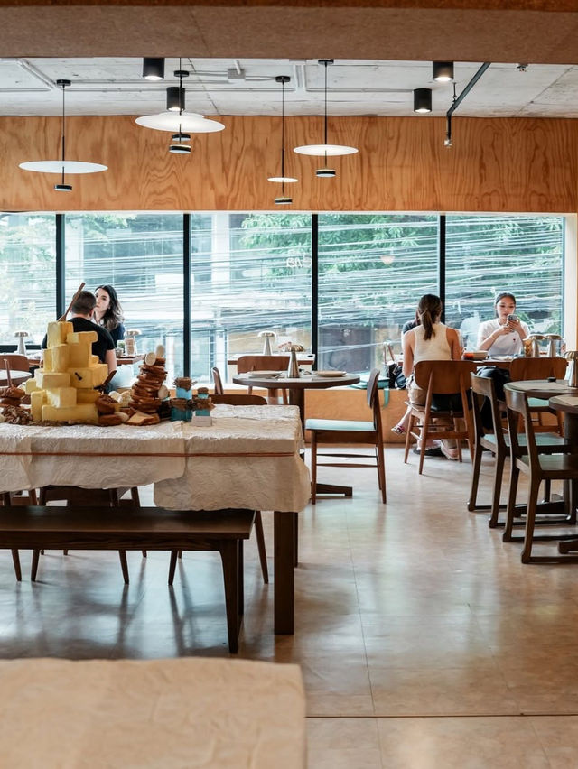 VE/LA Studio Sukhumvit