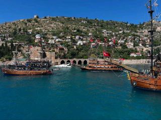Sailing the Turquoise Coast on an Alanya Boat Tour