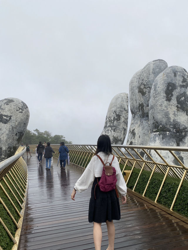 ดานัง บานาฮิลล์ในวันที่ฝนตก