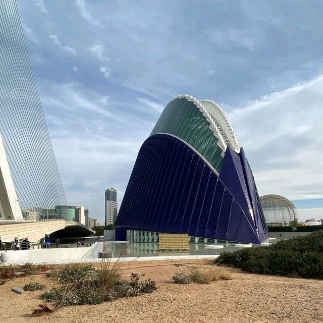 Ciutat de les Arts i les Ciències A Futuristic Cultural Wonderland Ciutat de les Arts i les Ciències A Futuristic Cultural Wonderland