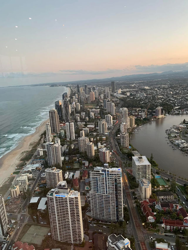 SkyPoint 觀景台：高空視野下的黃金海岸 ✨