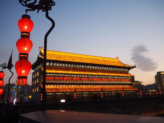 Day & Night view of Xi’An City Wall 