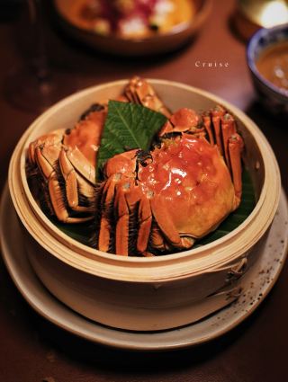 "게 시즌"은 신선한 게살 한 입 먹는 데 1인당 600달러가 듭니다.