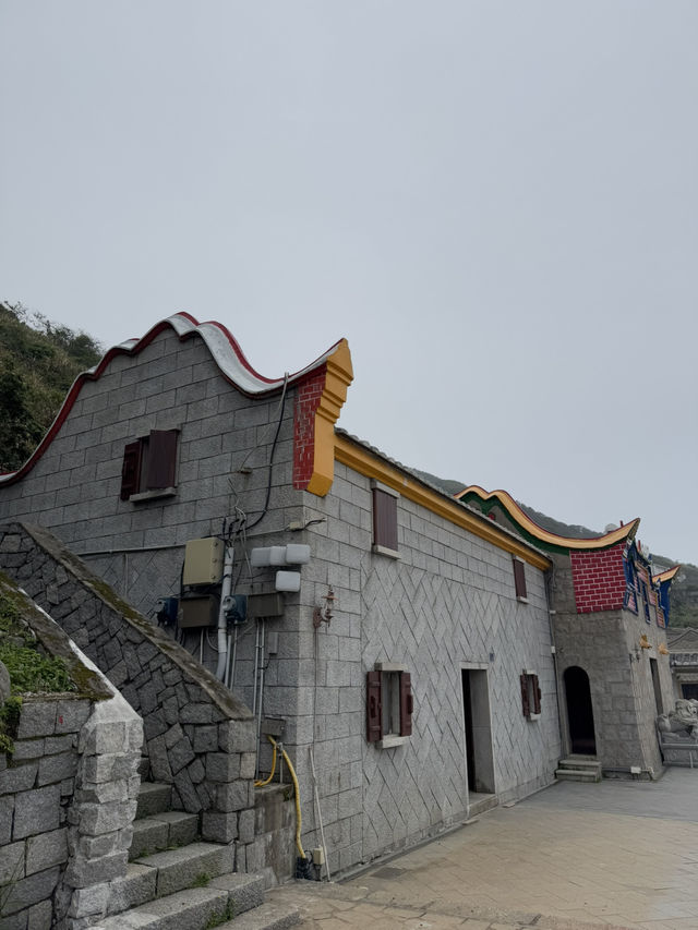 馬祖北竿|芹壁天后宮:依山傍海的信仰歸處,在香煙裊裊裡聽見海的回聲 馬祖北竿|芹壁天后宮:依山傍海的信仰歸處,在香煙裊裊裡聽見海的回聲