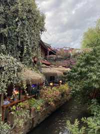 Walking through Lijiang Ancient Town is a total vibe! 🌈