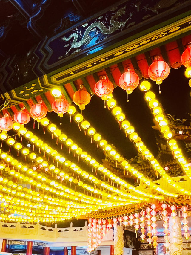 🙏 Thean Hou Temple: Where Chinese Roofs Kiss Kuala Lumpur's Sky! 🌆