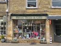 🌿 영국 런던 버튼 온 더 워터, 작은 강가 마을의 매력