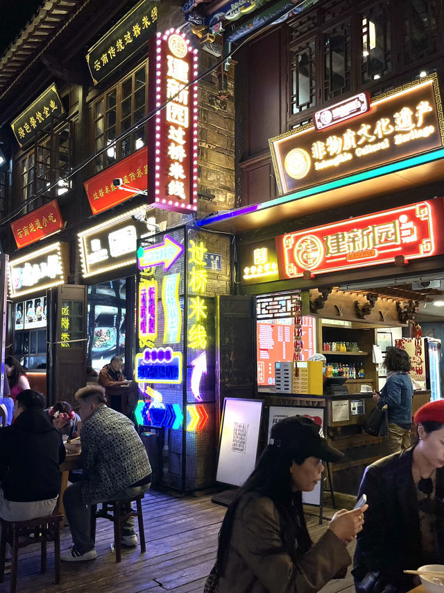 Kunming Night : Chill Lights & Cool Vibes