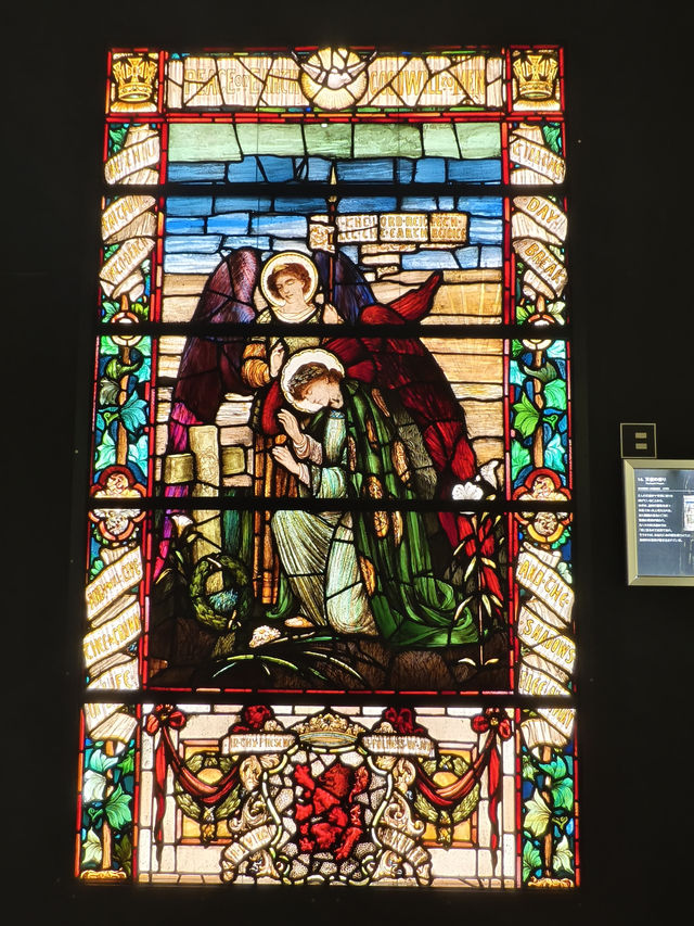 日光映照絢麗宗教藝術