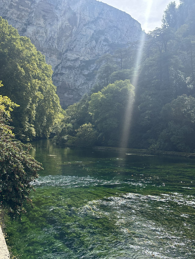 南法泉水城 Fontaine-de-Vaucluse💚被綠泉水治癒的一天