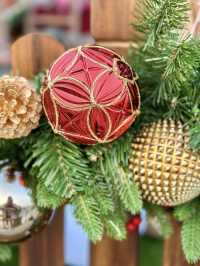 Urban Tides of Light: A Kowloon Christmas Unfolding