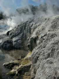 🌋紐西蘭11月秘境•Te Puia地熱谷・睇波胡圖間歇噴泉噴發震撼景觀！
