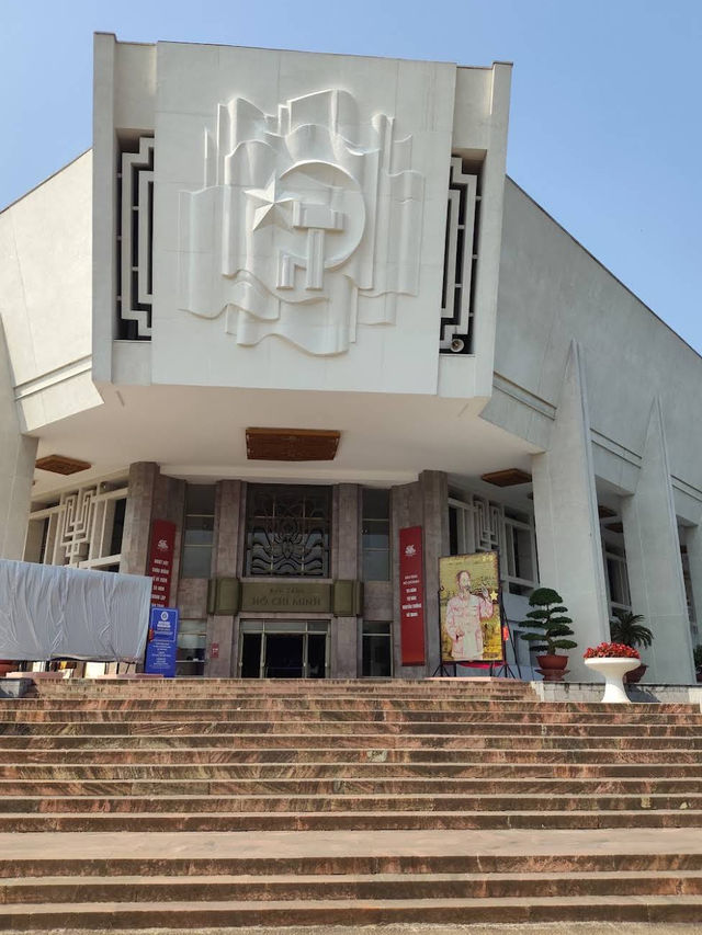 🇻🇳 Ho Chi Minh’s Mausoleum — Vietnam’s Revered Landmark 🇻🇳 Ho Chi Minh’s Mausoleum — Vietnam’s Revered Landmark