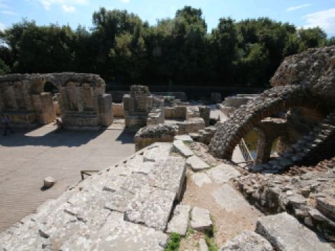 ซากปรักหักพังโบราณ – อุทยานแห่งชาติบูทรินต์