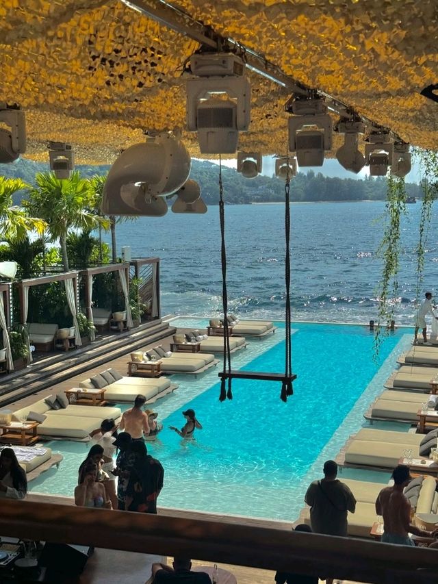 🌊✨ เช็กอิน Yona Beach Club — ลอยกลางทะเลแบบตัวแม่