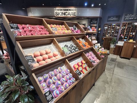 初めて見たら思わず二度見しちゃう】LUSH｜リアルすぎるフルーツ石鹸が