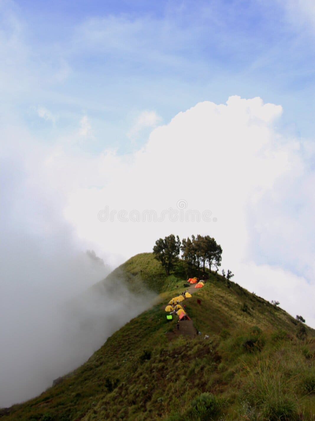 Indonesia’s Epic Seven Summits: A Bucket List for Thrill-Seekers ⛰️🌏