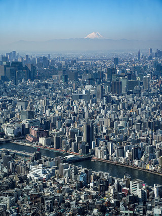 🇯🇵 東京晴空塔 | 俯瞰霓虹閃爍的都市，感受寧靜現代的飛行體驗 🗼🌃