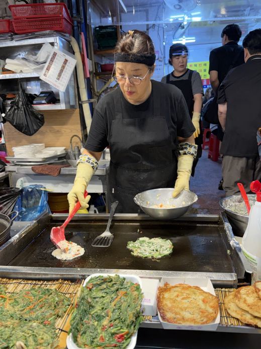 【The Best Street Food at Busan's Bupyeong Kkantong Market!】