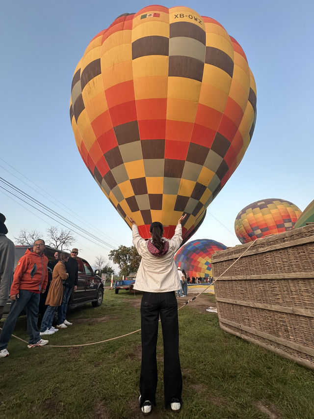 Teotihuacán Balloon Ride – Soaring Above the Ancient World! 🎈🌅