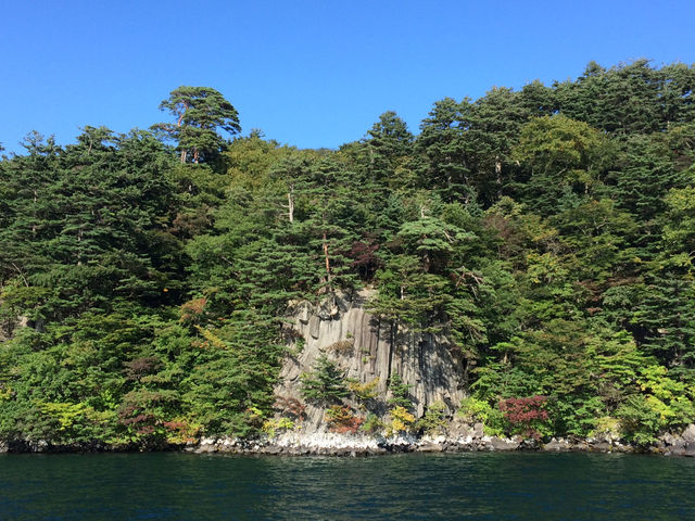 四季折々の美しさに出会う 十和田湖遊覧船クルーズ