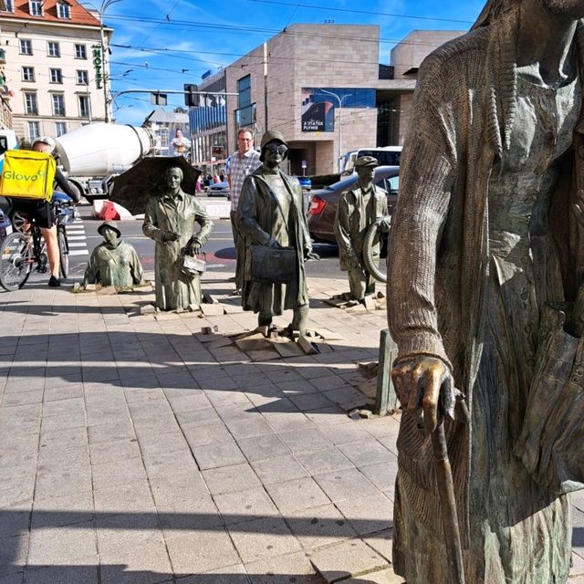 The Monument of the Anonymous Pedestrians