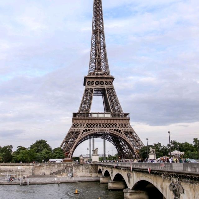 Eiffel Tower: The Iconic Strucure of Paris 