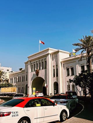 🚘💰 Explore Bahrain on a Budget with Ride-Sharing — Easy, Cool & Cost-Savvy! 🇧🇭☀️