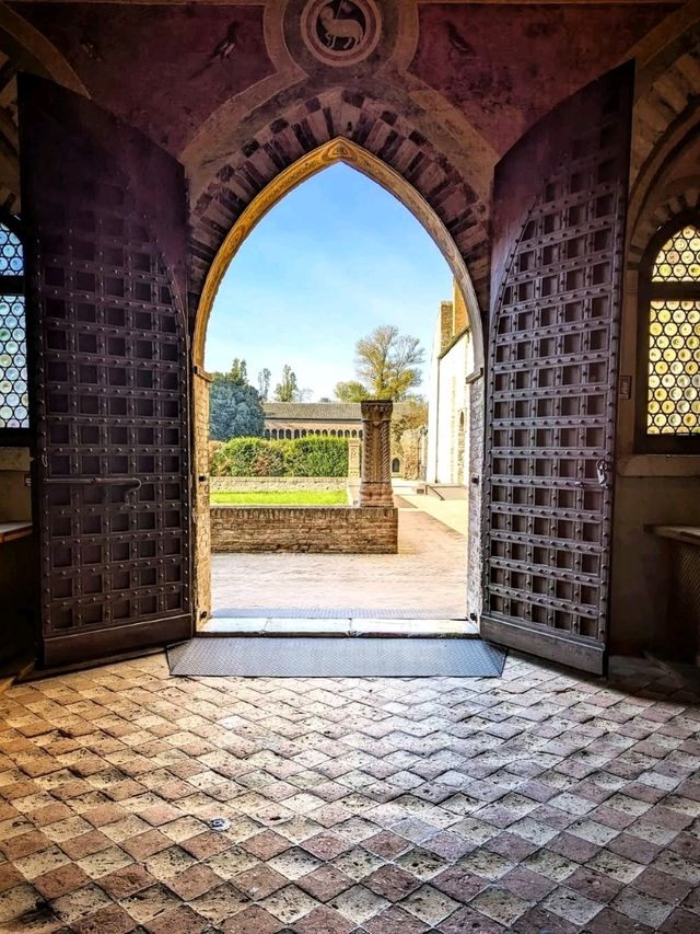 🏛 Pomposa Abbey: A Romanesque Treasure of Art and Silence 🇮🇹✨