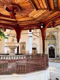 🕌 Sarajevo: A City Where Cultures Meet and History Lives On 🇧🇦✨