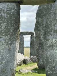 Discover Stonehenge: The Ancient Wonder of England 🏺🌿