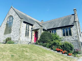 マンチェスターからキャッスルトンへ：ピーク、洞窟、城