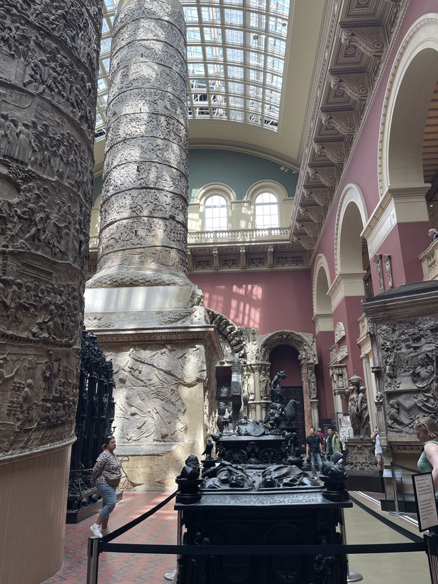 V&A Museum ⭐️⭐️⭐️⭐️⭐️ An Inspiring Treasure Trove of Art and Design!