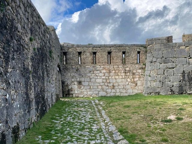 Knin Fortress: Croatia's Majestic Sentinel 🏰