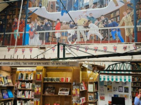 알른윅 구시가지를 거닐며 즐기는 매력적인 겨울 산책