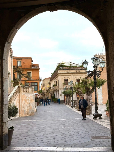 イタリア・シチリア島で最も美しい町、タオルミーナ（Taormina