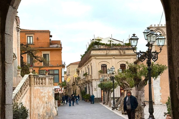 イタリア・シチリア島で最も美しい町、タオルミーナ（Taormina