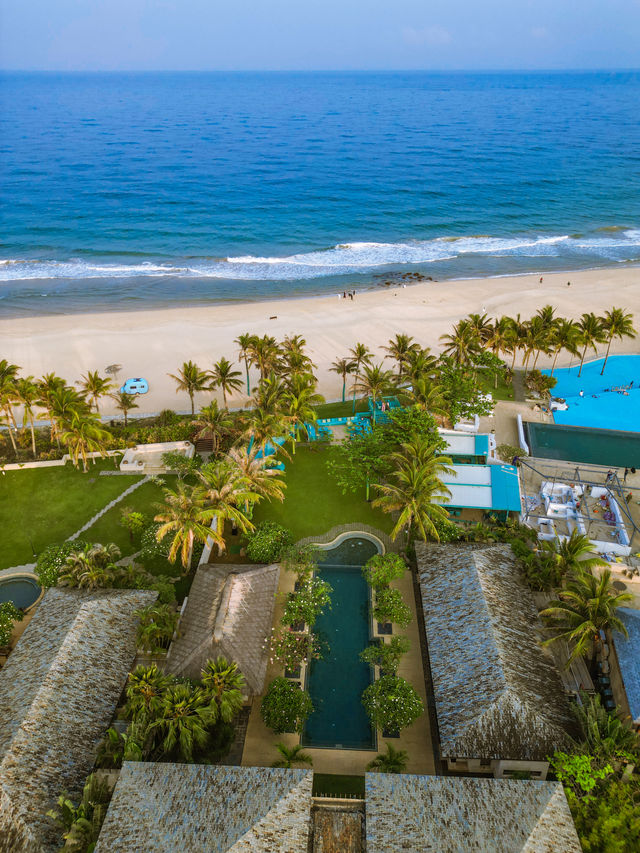 Lingshui Villa Resort Hotel 🏨 - "Chinese Courtyard on the Sea at Xiangshui Bay"