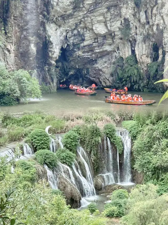 喀斯特自然風光的天河潭 坐船遊雙洞賞美景