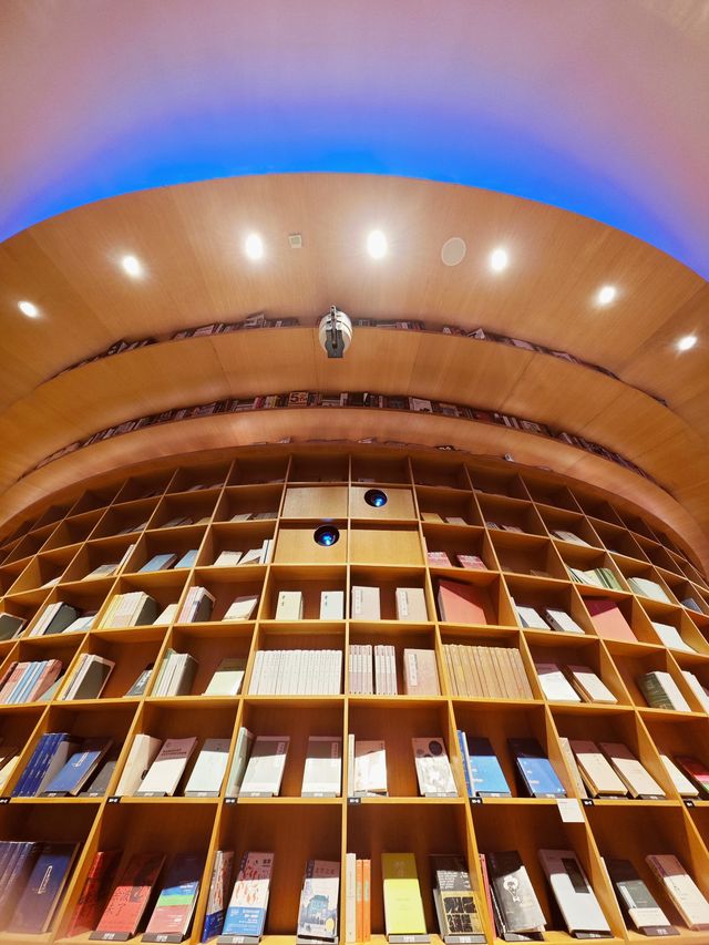 最美書店——光的空間
