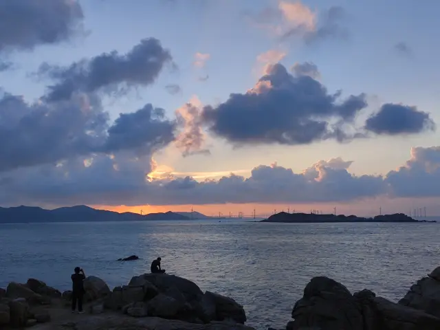 分享福州平潭島一個超好看的小眾打卡地，周邊不僅有沙灘、風車，還有美食、趕海，運氣好的話晚上還有藍眼淚