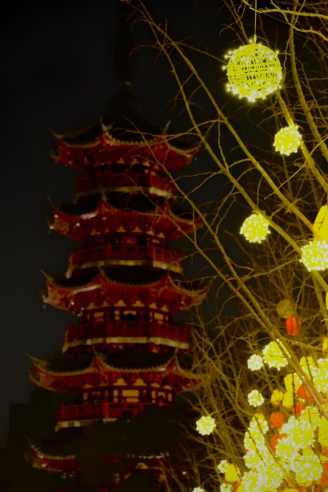 華燈初上，龍華寺的夜景殺瘋了