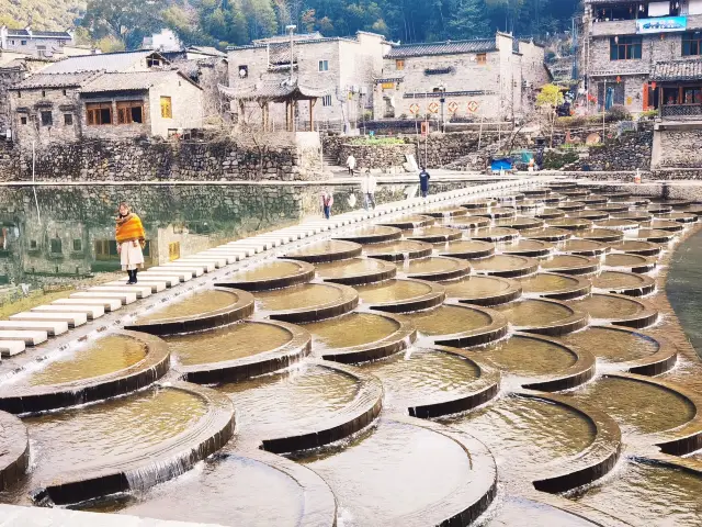 The ancient town of Yaoli in the misty rain