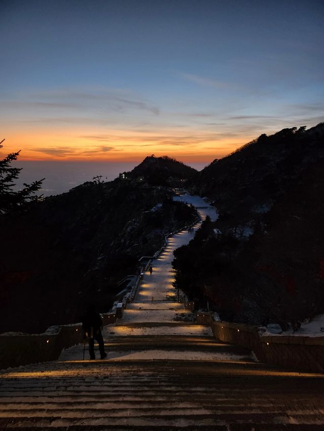 山東泰安泰山雄偉壯麗令人心馳神往