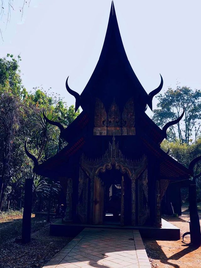 泰國清萊｜不是廟宇的私人博物館—黑廟