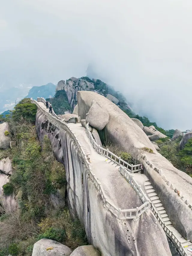 Anhui is not only home to the Yellow Mountain, but also the equally stunning Mount Tianzhu of ancient Nanyue