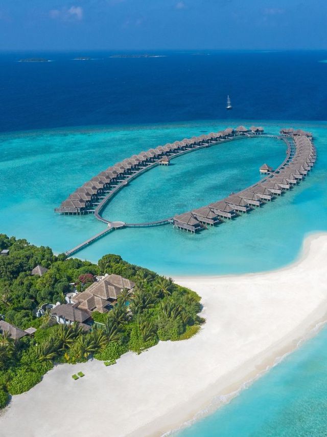 🌴 Maldives Magic: Discover Anantara Kihavah Villas! 🐠