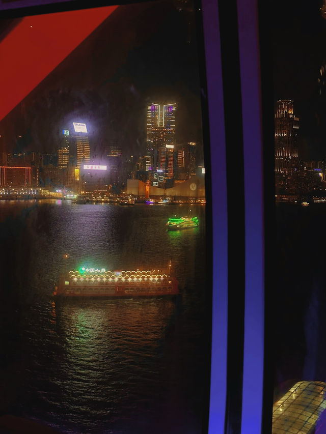坐中环摩天轮，赏维港夜景