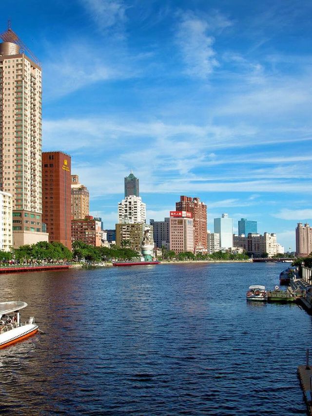 🌟 Kaohsiung's Comfy Stay: Harbour 10 Hotel Highlights 🌟